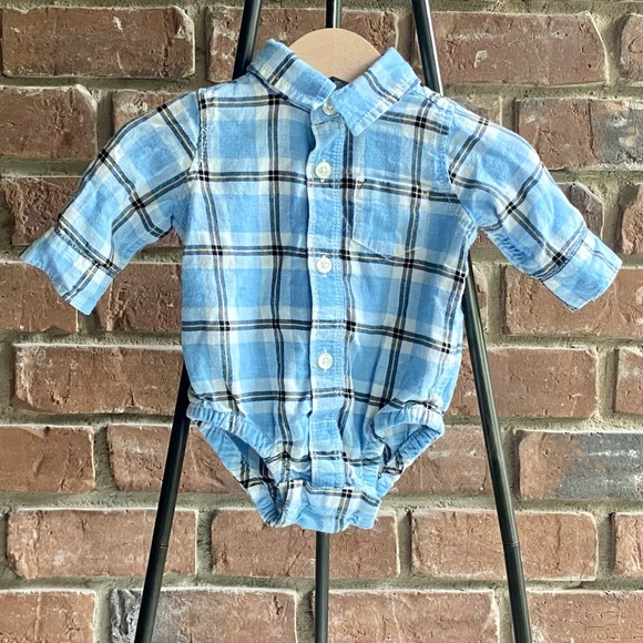 0-3M Like New! Gap Blue Plaid Button-down Bodysuit - Picture 1 of 2